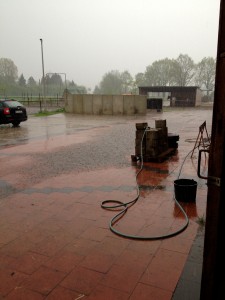 Strömender Regen verhindert Arbeit im Freien